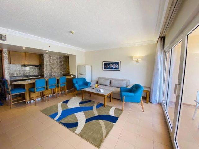 ハルガダ スイート＆アパートメント サービスト バイ マリオット フルガダ エクステリア 写真 A typical apartment at the resort