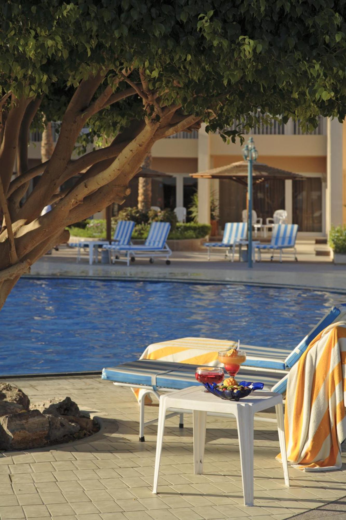 ハルガダ スイート＆アパートメント サービスト バイ マリオット フルガダ エクステリア 写真 Pool at the Hilton Sharm El Sheikh
