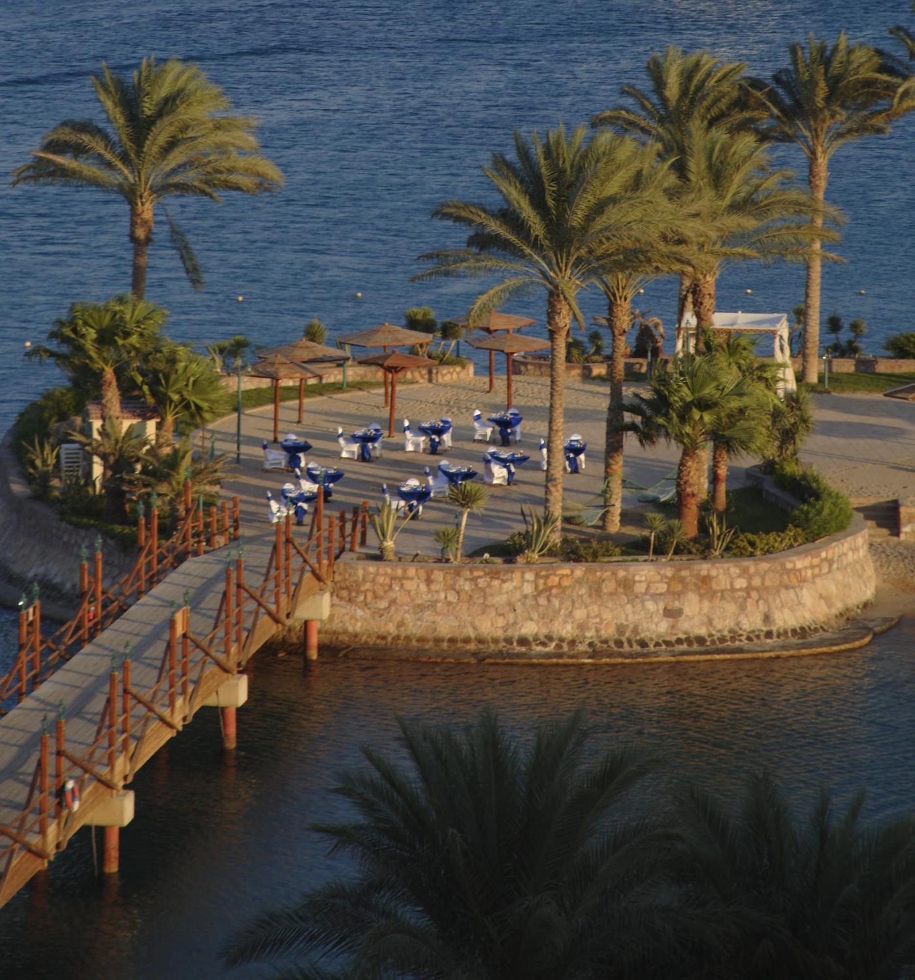 ハルガダ スイート＆アパートメント サービスト バイ マリオット フルガダ エクステリア 写真 The beach at the Hilton Taba