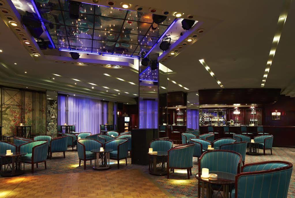 ハルガダ スイート＆アパートメント サービスト バイ マリオット フルガダ エクステリア 写真 The interior of the bar